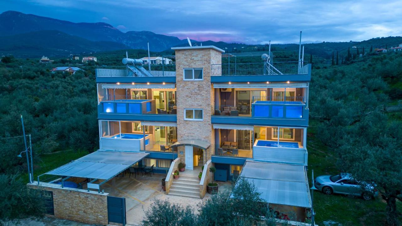Grand Suites With Private Pools 卡拉马塔 外观 照片
