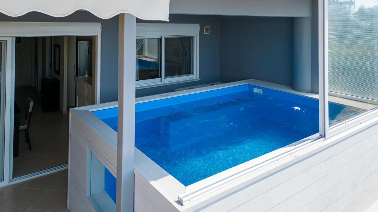 Grand Suites With Private Pools 卡拉马塔 外观 照片