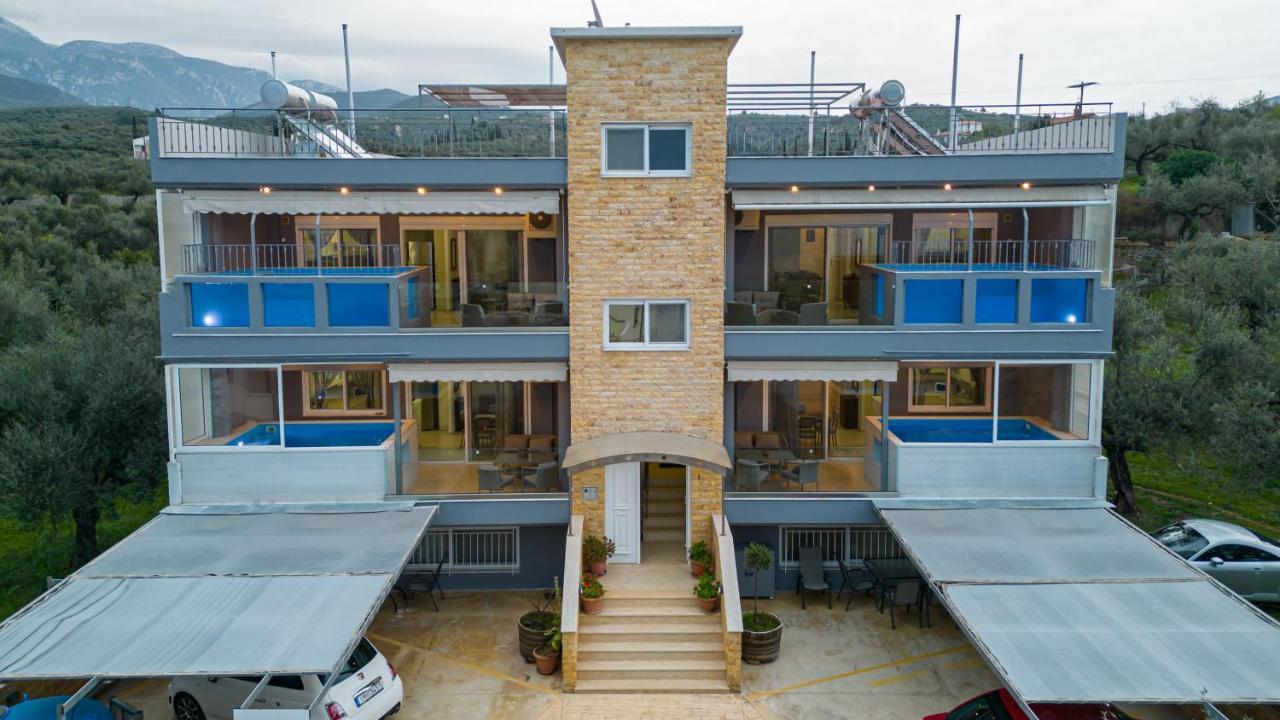 Grand Suites With Private Pools 卡拉马塔 外观 照片