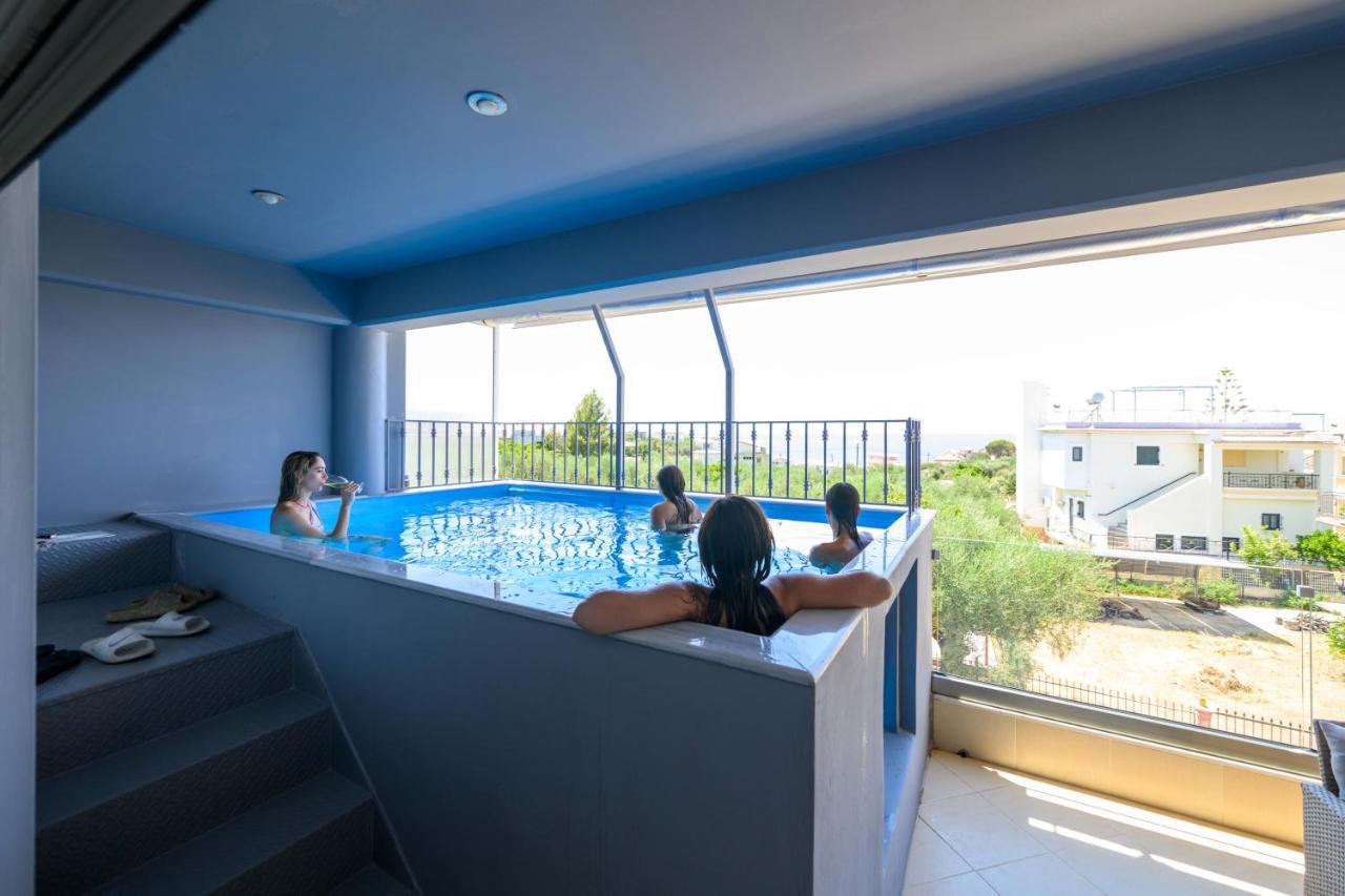 Grand Suites With Private Pools 卡拉马塔 外观 照片