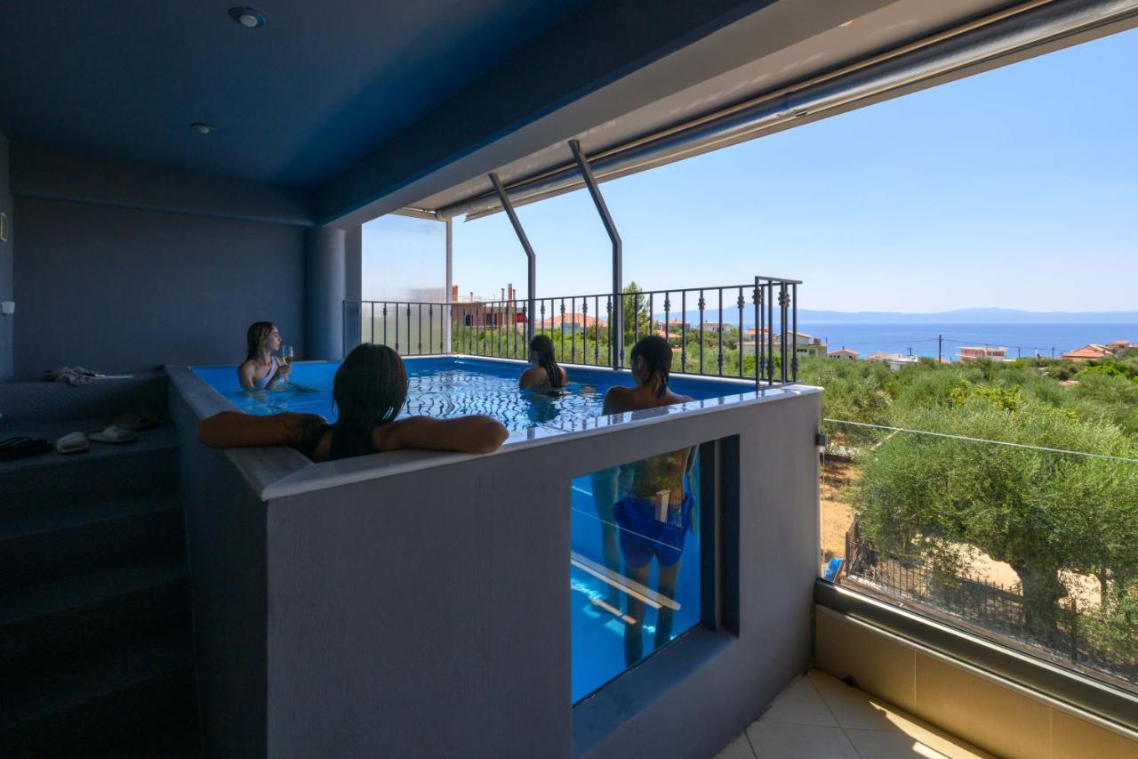 Grand Suites With Private Pools 卡拉马塔 外观 照片