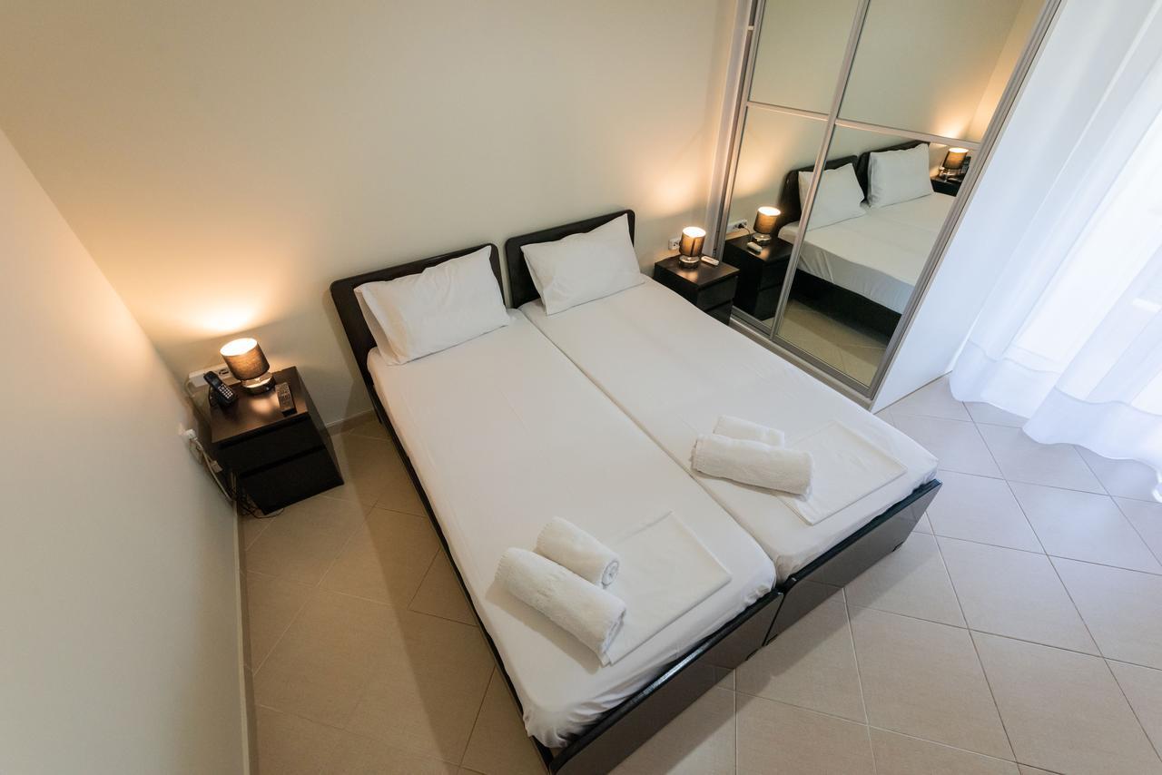 Grand Suites With Private Pools 卡拉马塔 外观 照片