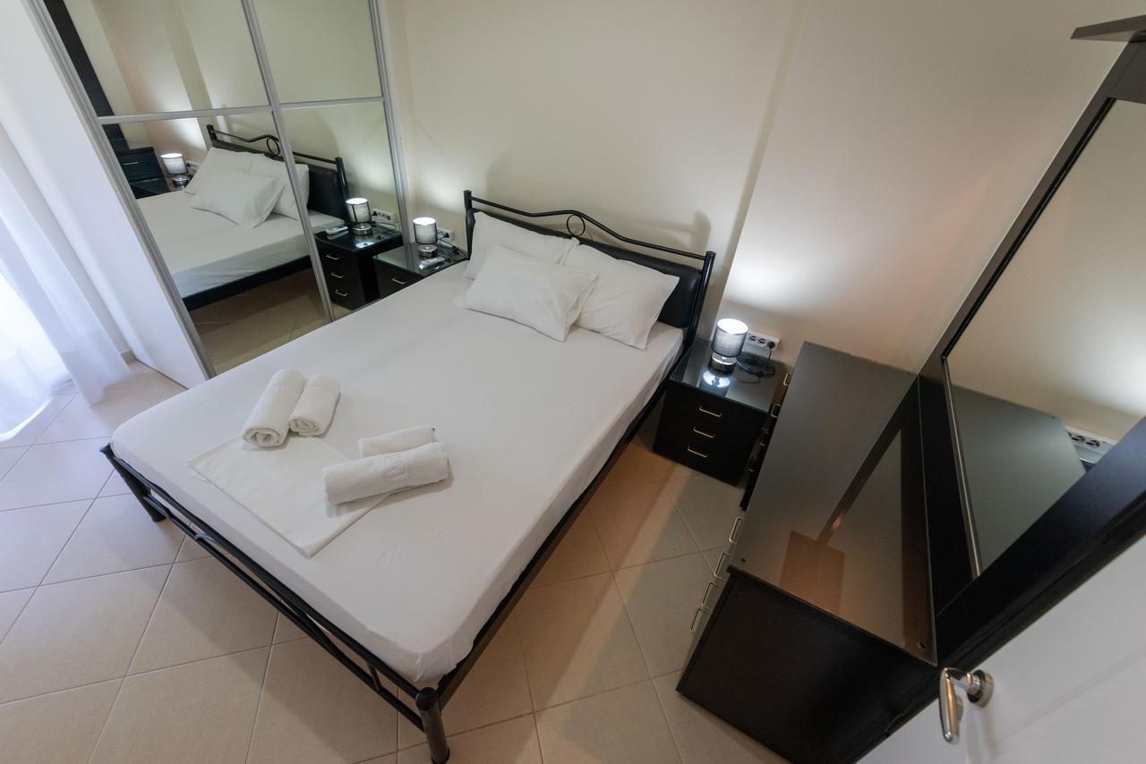 Grand Suites With Private Pools 卡拉马塔 外观 照片
