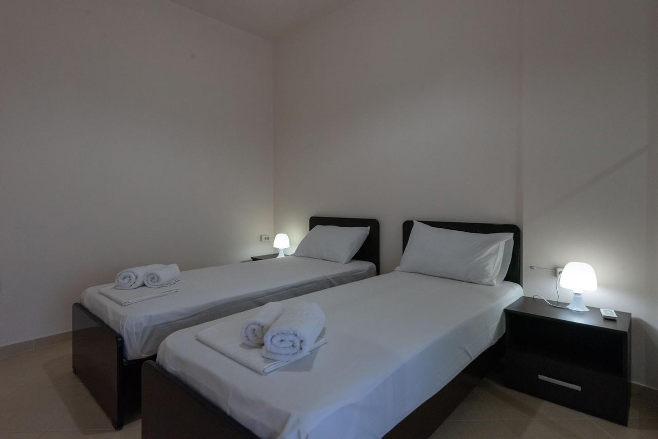 Grand Suites With Private Pools 卡拉马塔 外观 照片