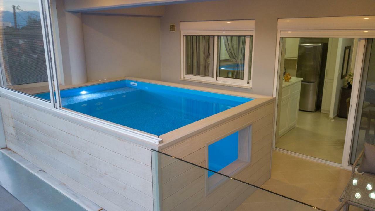 Grand Suites With Private Pools 卡拉马塔 外观 照片