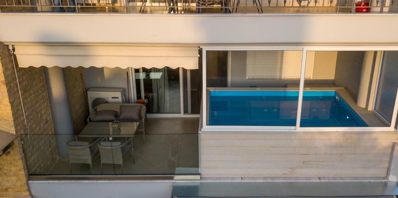 Grand Suites With Private Pools 卡拉马塔 外观 照片