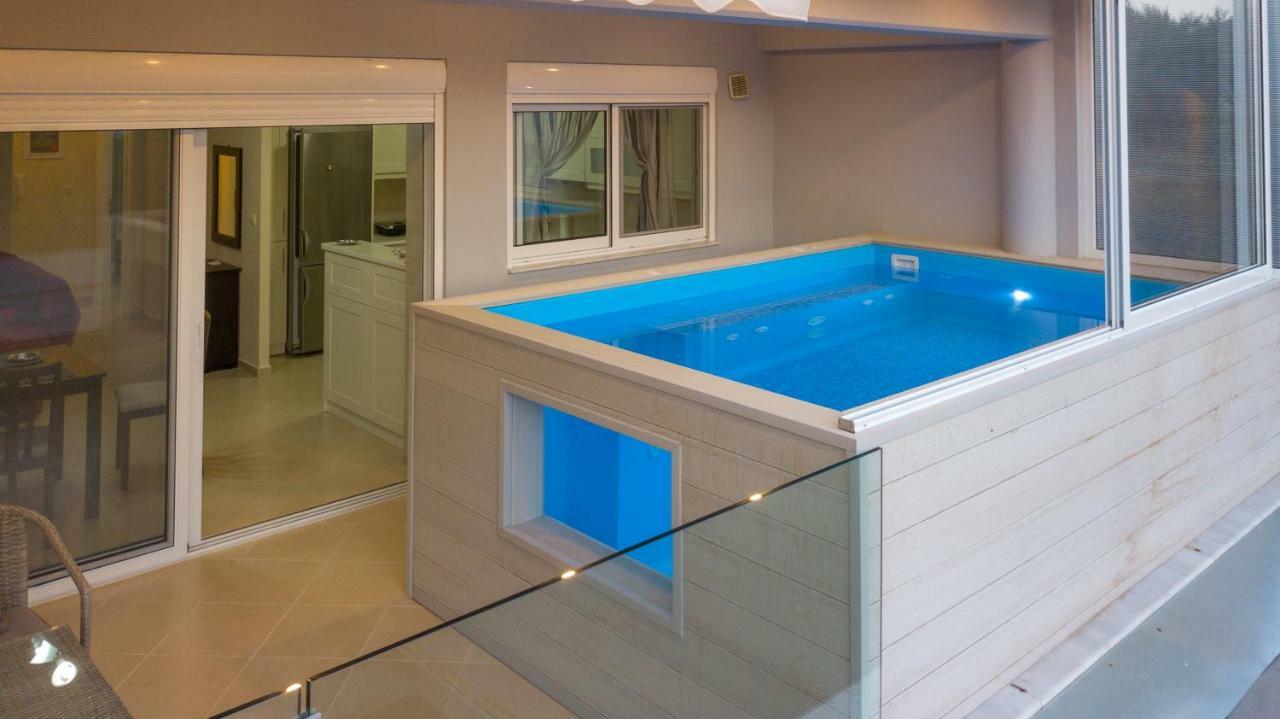 Grand Suites With Private Pools 卡拉马塔 外观 照片