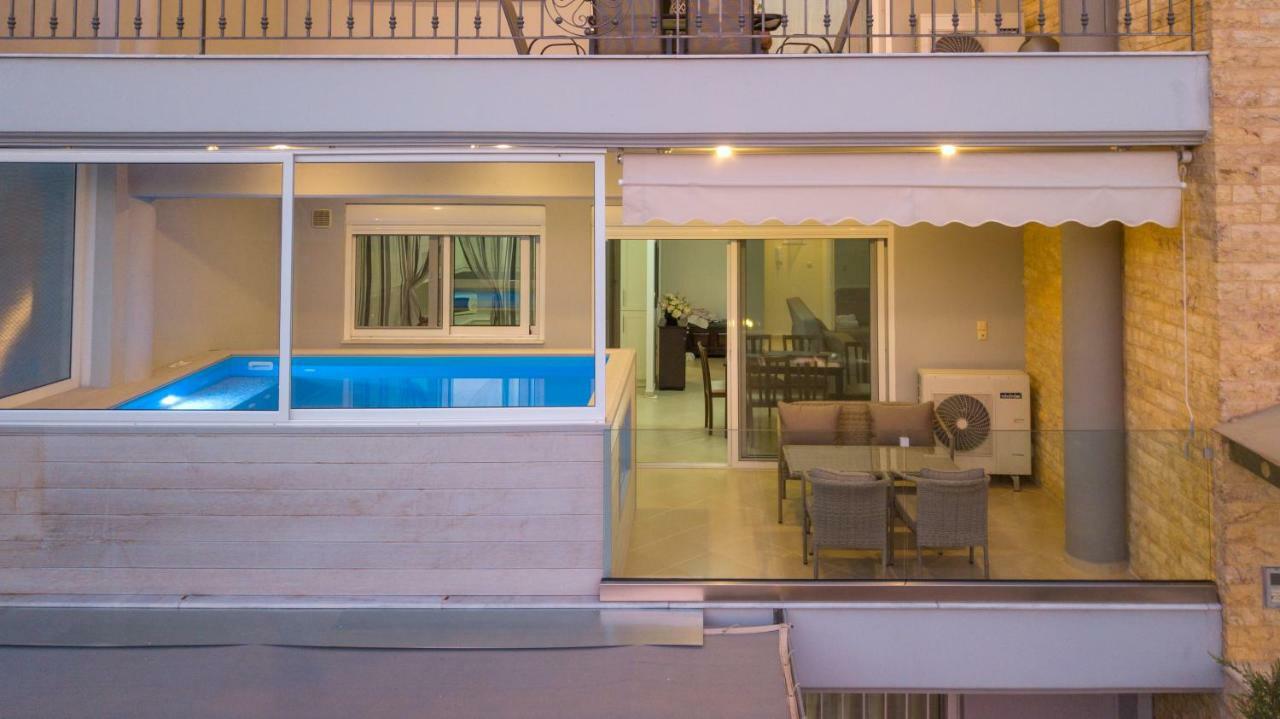 Grand Suites With Private Pools 卡拉马塔 外观 照片