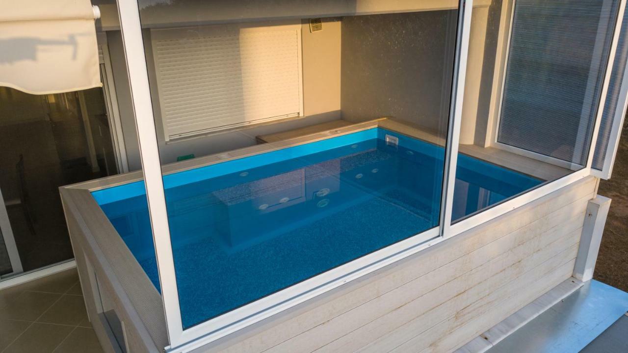 Grand Suites With Private Pools 卡拉马塔 外观 照片