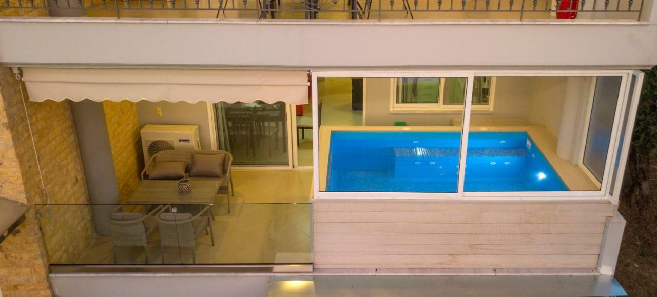 Grand Suites With Private Pools 卡拉马塔 外观 照片
