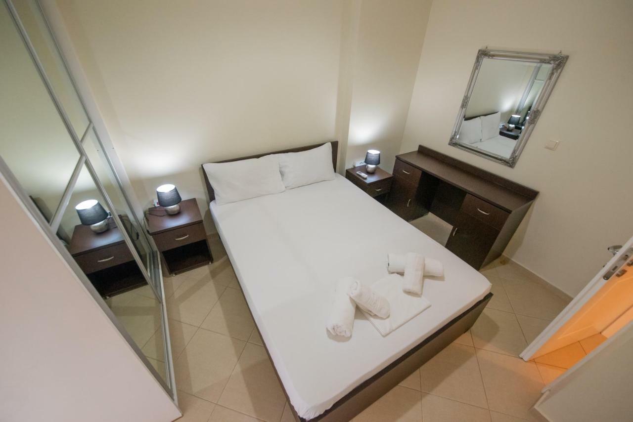 Grand Suites With Private Pools 卡拉马塔 外观 照片